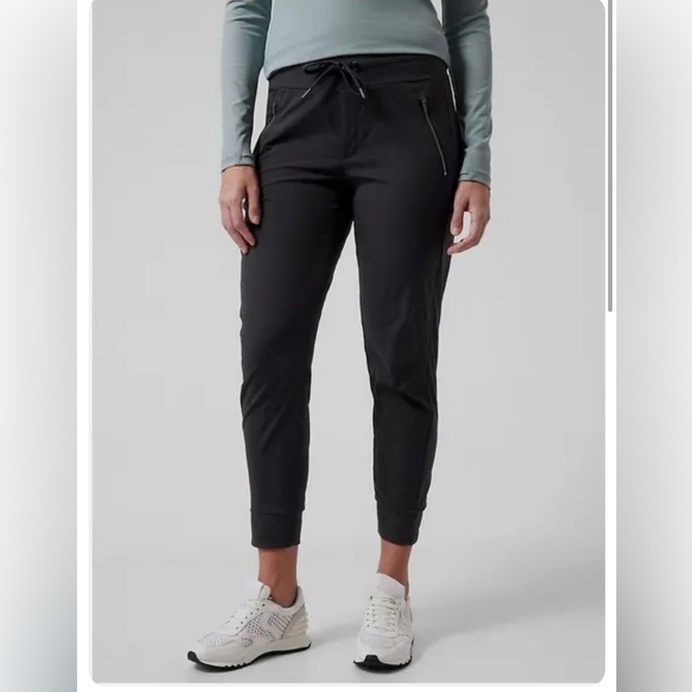 Athleta Trekkie north joggers-black size 6